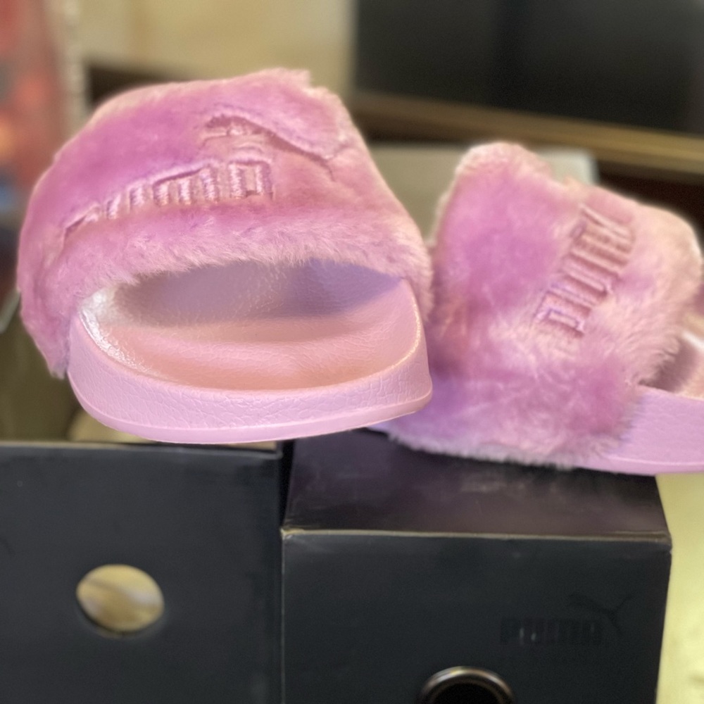 Women’s fenty pump slides